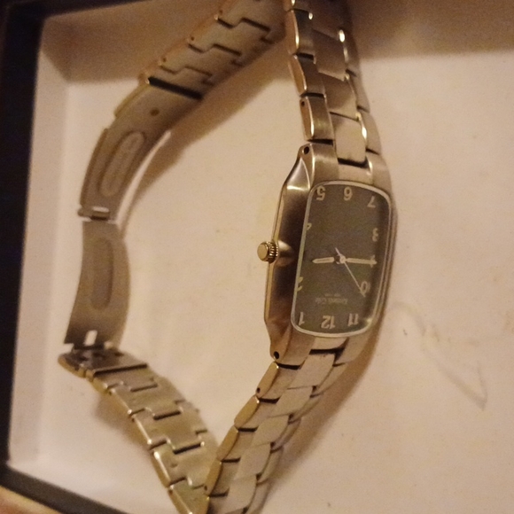 WOMAN'S KENNETH COLE NEW YORK WATCH - Picture 7 of 8